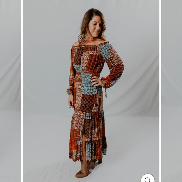 Off The shoulder Maxi Dress - Picture 2 of 5